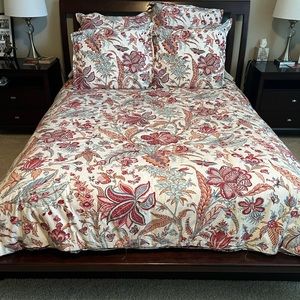 Pottery Barn Queen Duvet and 4 Shams set